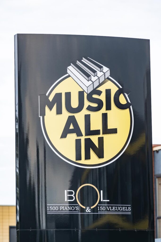 signage-music-all-in